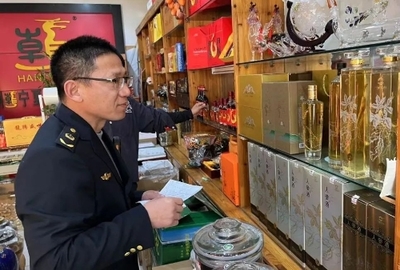 滨城区市场监管局元旦春节前突击检查，严查酒类商品过度包装乱象